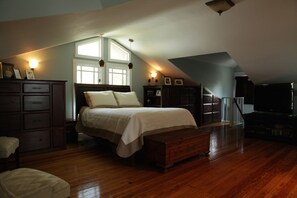 5 bedrooms, desk, iron/ironing board, free WiFi