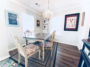 Dining - 2 Beach view Cottages, Perfect family get together (Gulfport)