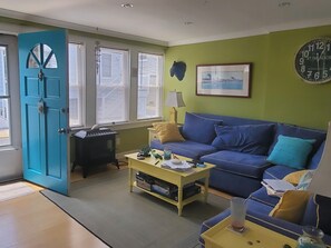 Smart-TV, DVD-Player, Bücher, Videothek