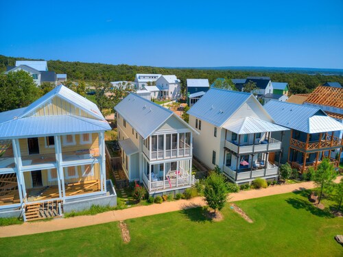Carlton Landing! Beautiful spacious home steps from Tower Court Pool!