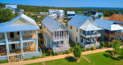 Carlton Landing! Beautiful spacious home steps from Tower Court Pool!