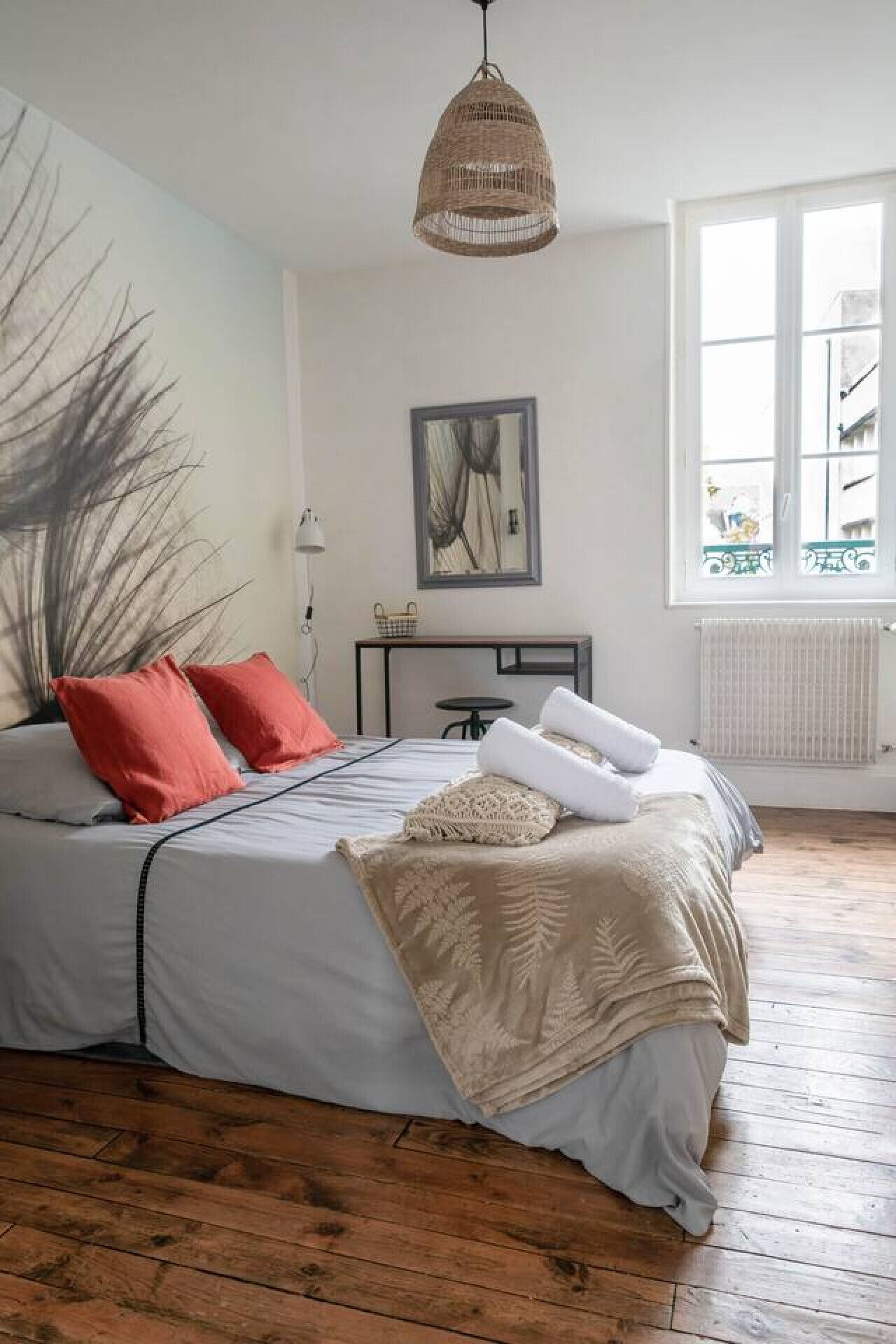 2 chambres, bureau, fer et planche à repasser, lit parapluie