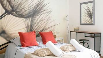 2 dormitoris, escriptori i planxa i posts de planxar