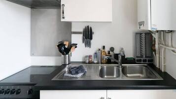 Frigorífic, microones, forn i placa de cuina