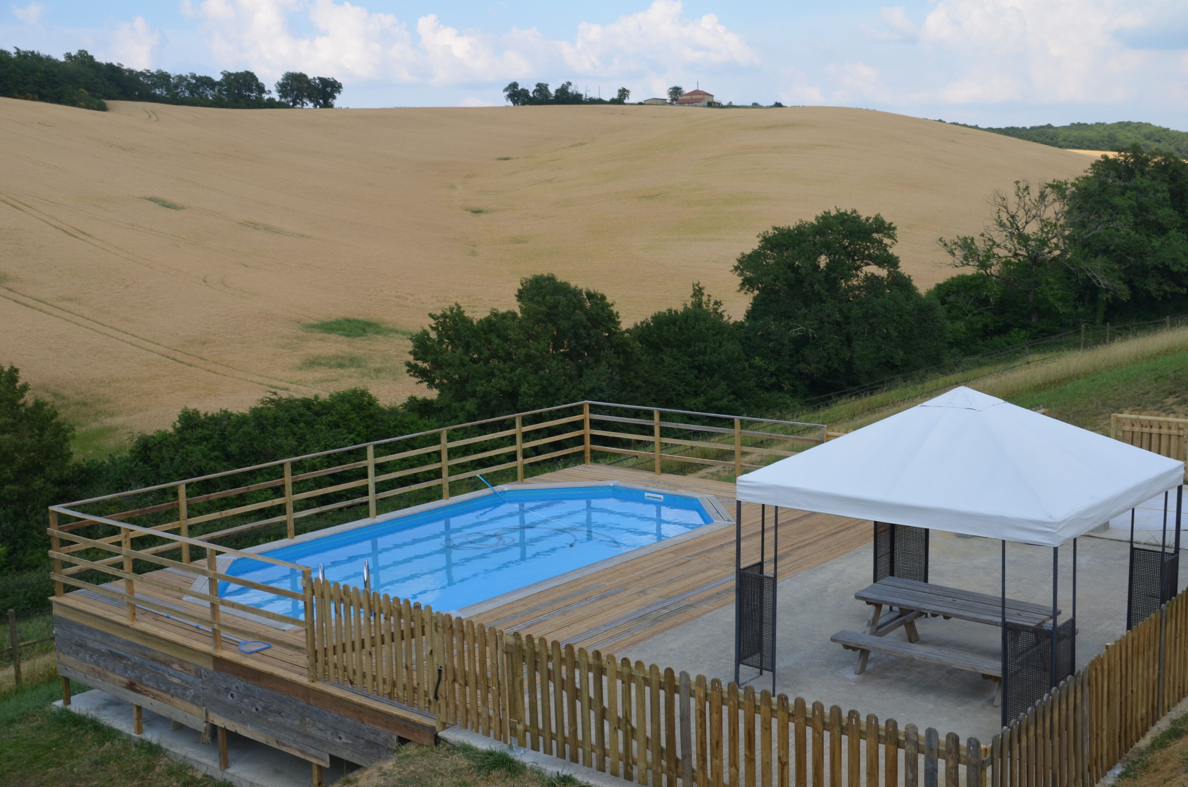 حمّام سباحة خارجي