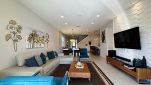 Una Smart TV, un futbolín, una mesa de tenis de mesa, juguetes