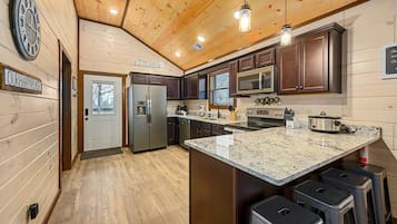 Refrigerador, microondas, horno y parrilla de estufa