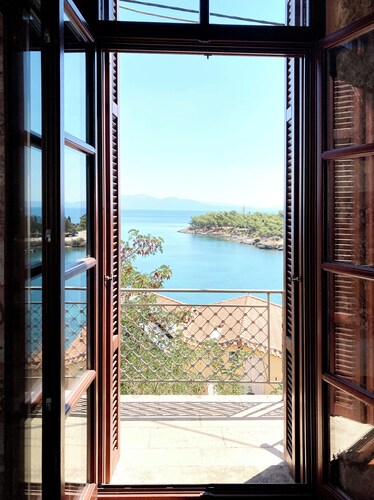 Gytheio Retreat Panoramic Sea View apartment
