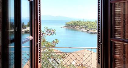 Gytheio Retreat Panoramic Sea View apartment