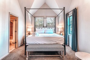 4 bedrooms, iron/ironing board, travel cot, WiFi - Chalet on French | Walk to Gondola | Heart of Town (Breckenridge)