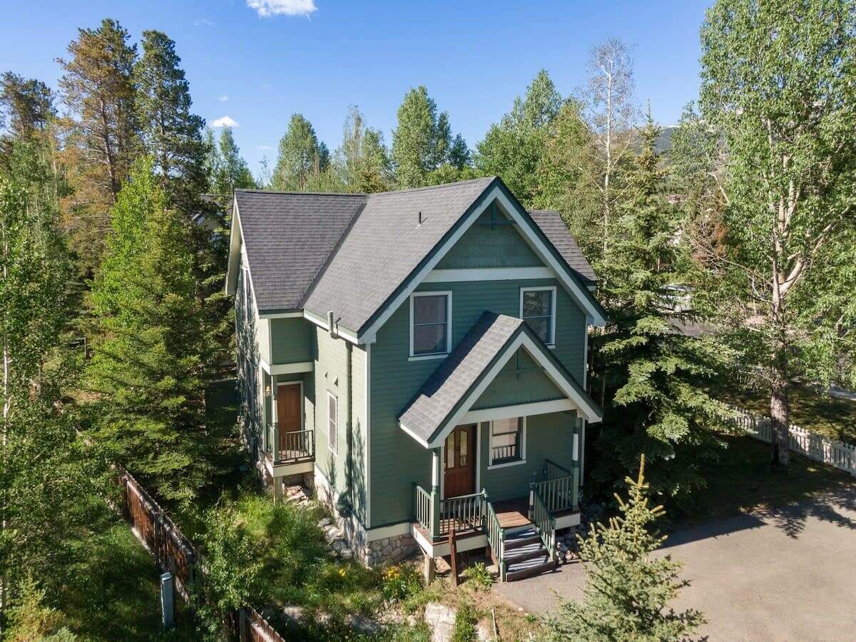 Easy 5 minute walk to gondola/Main St, Hot tub!
