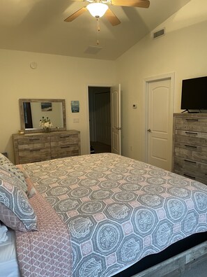 3 bedrooms, travel cot, WiFi