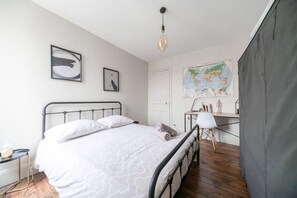 2 bedrooms, desk, iron/ironing board, travel cot - Bright & decorated apartment, free parking (Vichy)