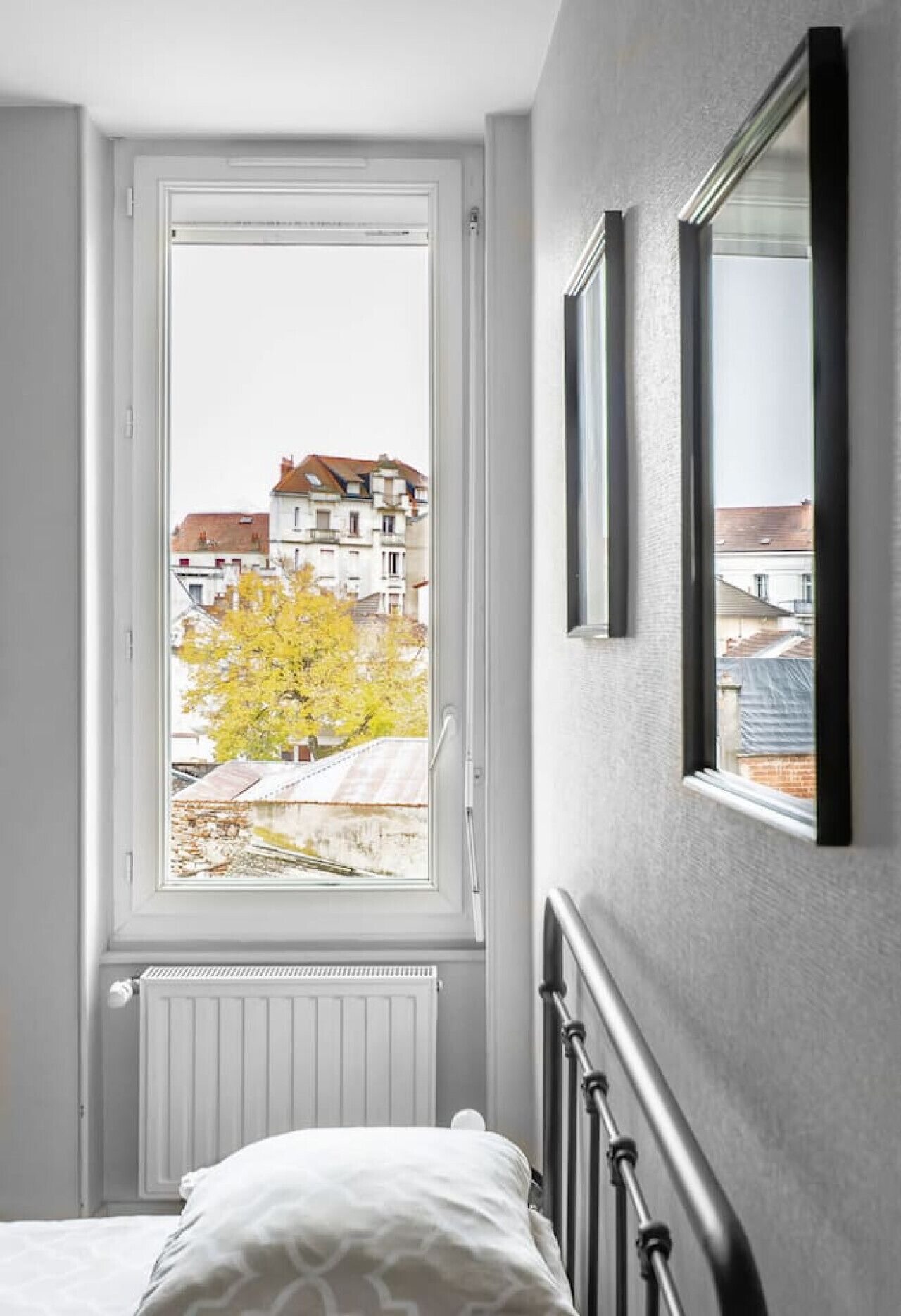 2 Schlafzimmer, Schreibtisch, Bügeleisen/Bügelbrett, Reisekinderbett