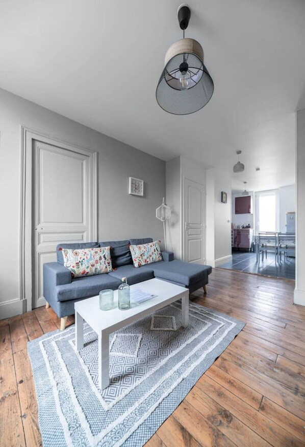 TV - Bright & decorated apartment, free parking (Vichy)