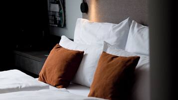 Quarto luxo | Roupas de cama premium, cofres nos quartos, escrivaninha