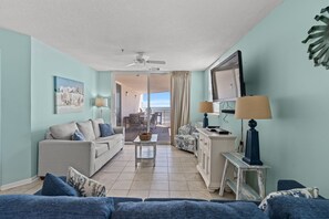 Living area - Hyperion 401 Oceanfront 3BR 2BA with Outdoor Pool (North Myrtle Beach)