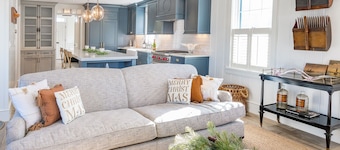 LUXURIOUS NEW Harbor View Home with Hinckley Yacht!