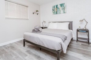 2 bedrooms, iron/ironing board, free WiFi, bed sheets - OSU 6D · Newly Renovated (6D) OSU/Central ❤Near EVERYTHING (Columbus)