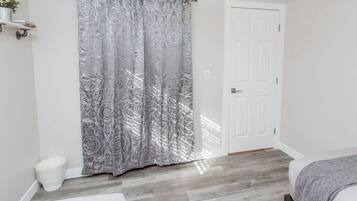 2 dormitoris, planxa i posts de planxar, wifi gratuïta i roba de llit