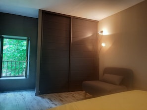 2 habitaciones, tabla de planchar con plancha y wifi gratis 