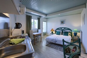 1 bedroom, desk, iron/ironing board, WiFi