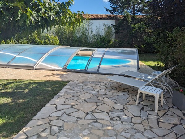 Piscine couverte, piscine extérieure