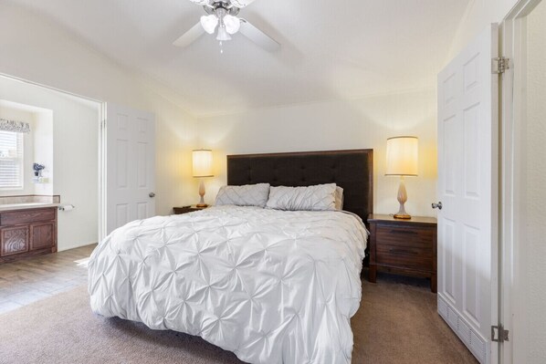 2 Schlafzimmer, Schreibtisch, Reisekinderbett, WLAN