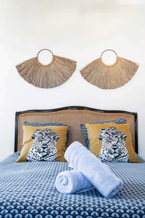 2 bedrooms, desk, iron/ironing board, travel cot