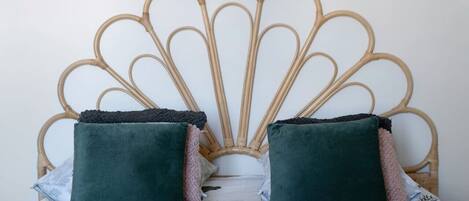 2 bedrooms, desk, iron/ironing board, travel crib