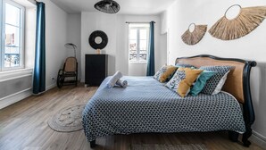 2 عدّة غرف نوم ومكتب ومكواة/لوح كي وسرير سفر