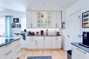 Fridge, microwave, oven, stovetop - Tropical Paradise, walking distance to the beach and heated pool! (Hollywood)
