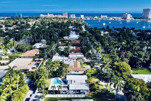 Exterior - Tropical Paradise, walking distance to the beach and heated pool! (Hollywood)