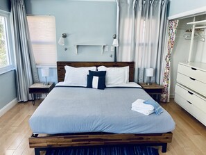 3 bedrooms, iron/ironing board, free WiFi, bed sheets - Tropical Paradise, walking distance to the beach and heated pool! (Hollywood)
