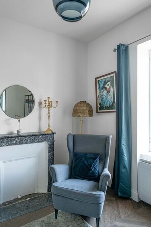 Interior - Grande Maison Design, jardin, patio et parking (Gannat)