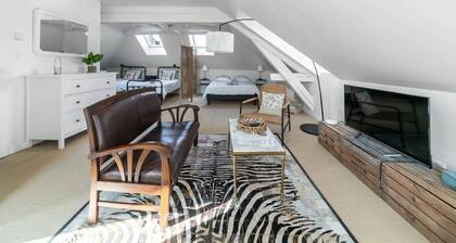 Loft design au centre-ville avec jardin et parking