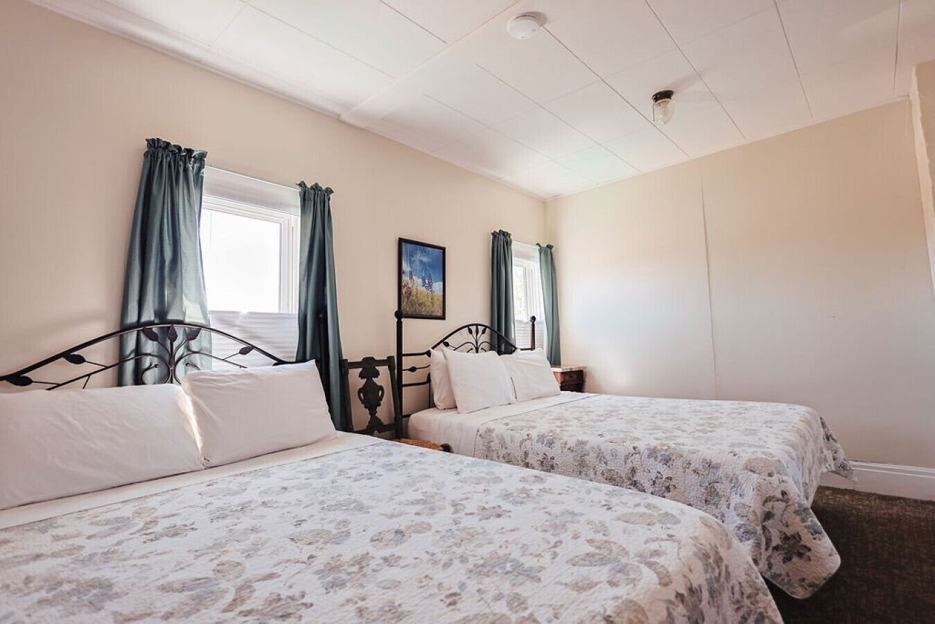 2 bedrooms, desk, iron/ironing board, travel cot