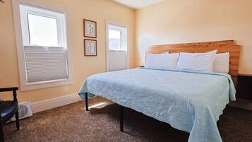 2 bedrooms, travel crib, WiFi (free), bed sheets