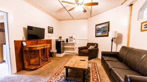 Living area - Sleeps 6  - Historic Hotel in Centennial (Centennial)