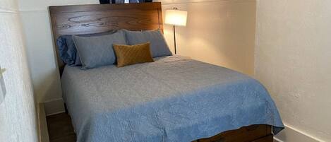 1 bedroom, desk, iron/ironing board, WiFi