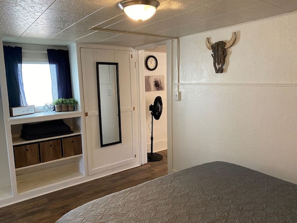 1 bedroom, desk, iron/ironing board, WiFi