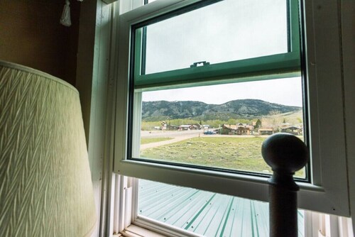 Sleep up to 4 - King Suite in Historic Centennial Hotel