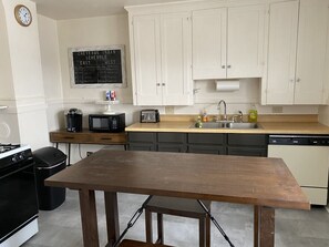 Fridge, microwave, oven, stovetop - 1 BDRM - Great Location! (Cheyenne)