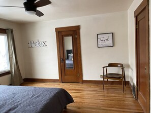 1 bedroom, desk, iron/ironing board, travel cot - 1 BDRM - Great Location! (Cheyenne)