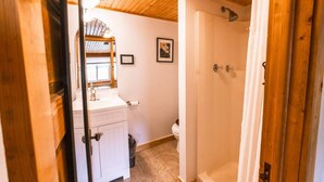 Hair dryer - Queen Suite in Historic Centennial Hotel (Centennial)