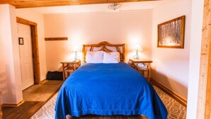 Iron/ironing board, travel crib, WiFi, bed sheets - Queen Suite in Historic Centennial Hotel (Centennial)