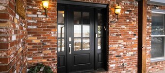 Close to town, room to spread out: Sleeps 9 in 5 bedrooms