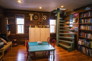 Interior - Close to town, room to spread out: Sleeps 9 in 5 bedrooms (Cheyenne)