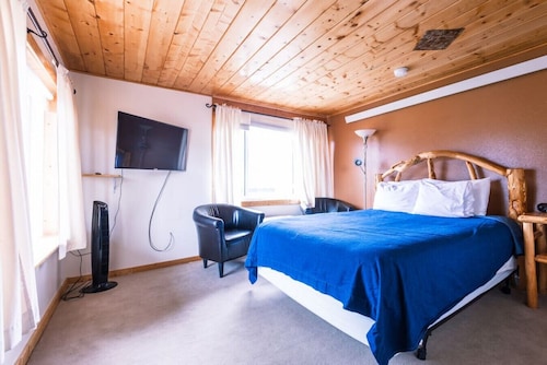 Queen Suite in Historic Centennial Hotel