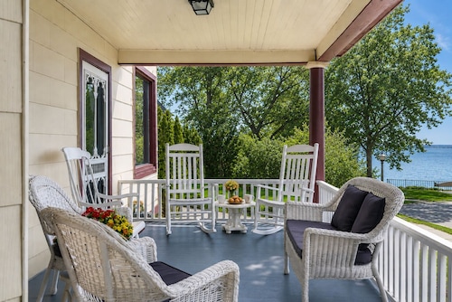 Charlevoix Lakeview Home - Sleeps 25!